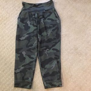Like new,Old navy cropped jogger/leggings, M